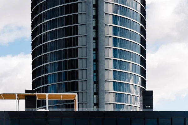 Madrid Cuatro Torres İş Alanındaki PWC Kulesi — Stok fotoğraf