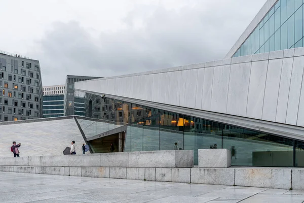 Vue extérieure de l'Opéra d'Oslo — Photo