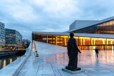 Oslo 'daki Opera binasının dış görünüşü