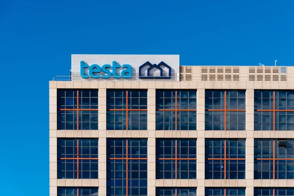 Exterior view of Testa Real Estate company in modern office building in Madrid — Stock Photo, Image