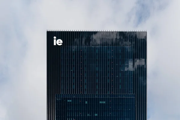 Rascacielos IE University en Cuatro Torres Business Área en Madrid — Foto de Stock