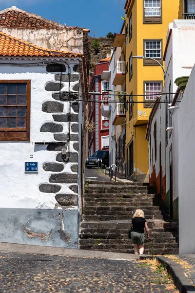 Typical houses in the traditional La Canela Quarter in Santa Cruz de la Palm — Foto Stock