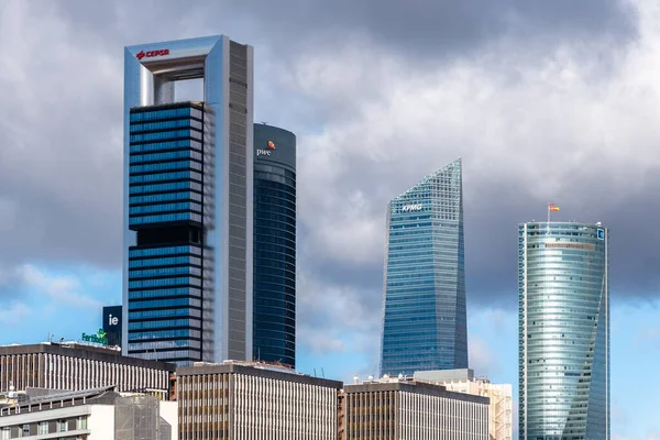 Paisaje urbano del distrito financiero Cuatro Torres de Madrid — Foto de Stock