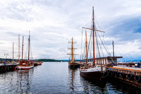 Old Wooden Sailing Ships Moored in the harbour of Oslo — Zdjęcie stockowe