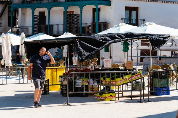 Mercado callejero en la Plaza Mayor de Chinchon — Foto de Stock