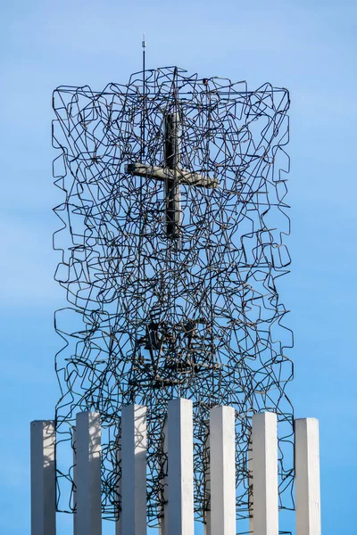 サン・ペドロ・マルティール・デ・ロス・パドレス・ドミニコス教会の近代的な塔 — ストック写真