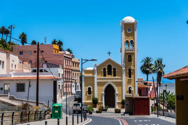 La iglesia de Hermigua en La Gomera un día soleado de verano — Foto de Stock