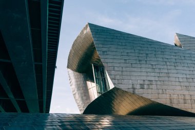 Bilbao 'daki Guggenheim Müzesi' nin dış görünüşü