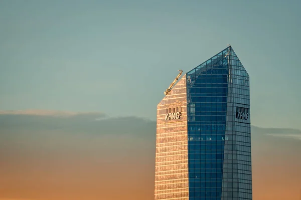 Madrid Cuatro Torres İş Alanındaki KPMG Kulesi — Stok fotoğraf