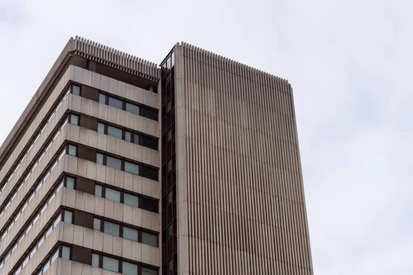 Brutalist style residential apartment block with precast concrete facade in Madrid — Stock Photo, Image