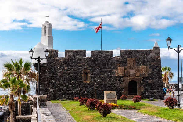 Hrad San Miguel ve starém přístavu Garachico — Stock fotografie