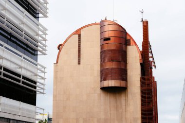 Madrid 'de tonoz çatılı Funcionalist ofis binası