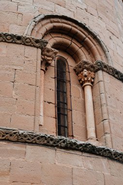 Atienza 'daki Kutsal Üçlü Kilisesi ve Müzesi' ndeki Romanesk manastır.