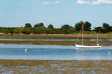 Saint-Cado 'nun Brittany, Fransa manzarası.