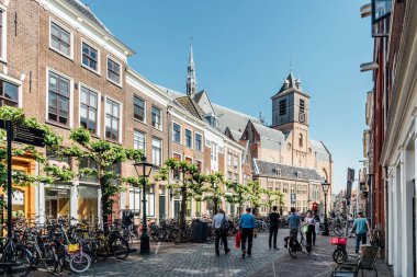 Leiden, Hollanda - 6 Mayıs 2022: Eski kentin manzarası