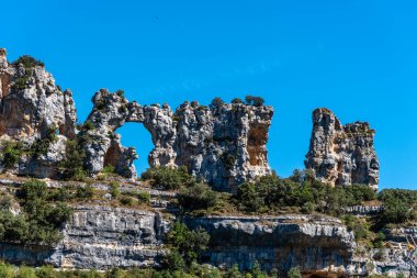 Orbaneja del Castillo manzaralı, Burgos, İspanya 'da bir ortaçağ resim köyü.