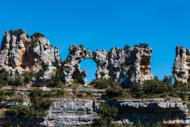 Orbaneja del Castillo manzaralı, Burgos, İspanya 'da bir ortaçağ resim köyü.