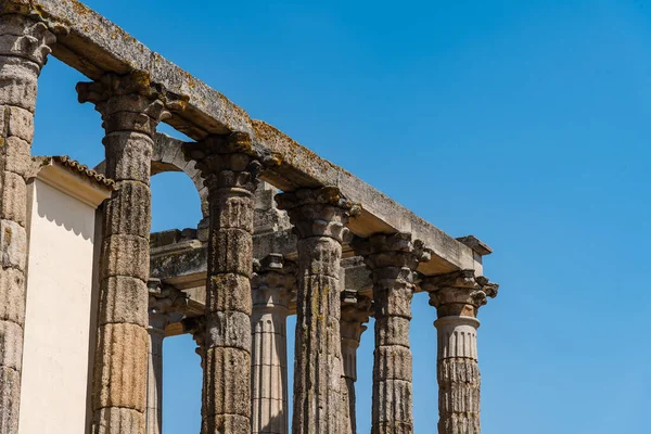 Ρωμαϊκός Ναός Της Diana Στη Merida Ισπανία Στήλες Κεφάλαιο Κορινθιακό — Φωτογραφία Αρχείου