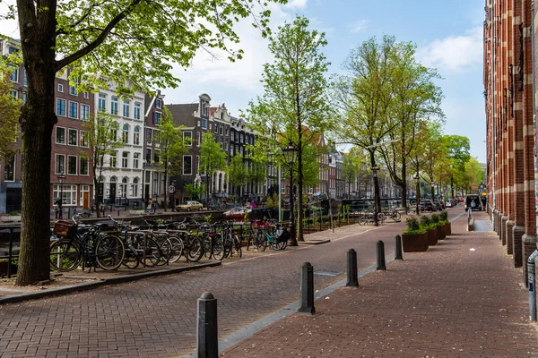 Amsterdam Mei 2022 Landelijk Uitzicht Kloveniersburgwal Met Typisch Nederlandse Huizen — Stockfoto