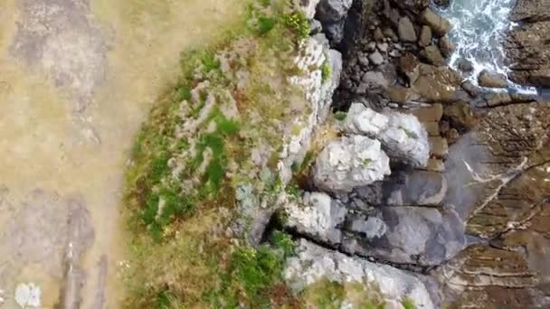 Dramatic Ocean Waves Breaking Rocks Shot Top Drone Angle Sonabia — Stock Video