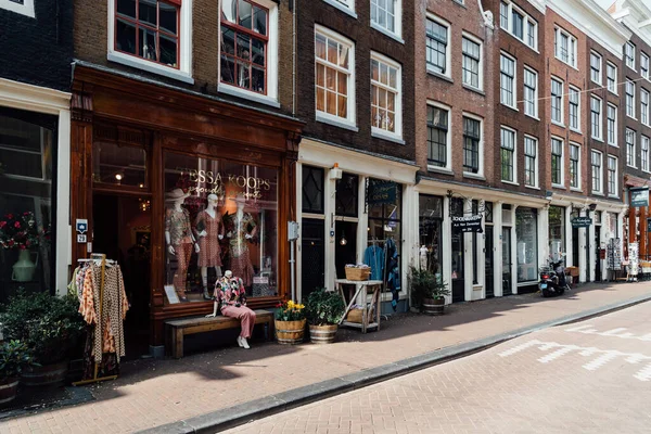 Ámsterdam Países Bajos Mayo 2022 Acogedora Calle Comercial Con Tiendas — Foto de Stock