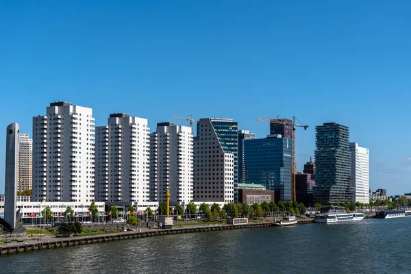Rotterdam Holandia Maja 2022 Nowe Zmiany Nabrzeżu Budynków Biurowych Rotterdamie — Zdjęcie stockowe