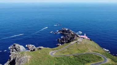 Cedeira, Galiçya 'daki Candieira Deniz fenerinin insansız hava görüntüsü.
