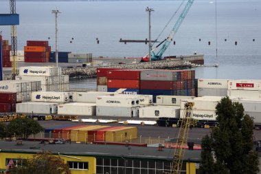 Odessa, Ukrayna Ekim, limanda 16.2021 konteynır. Vinçler ve asansörler