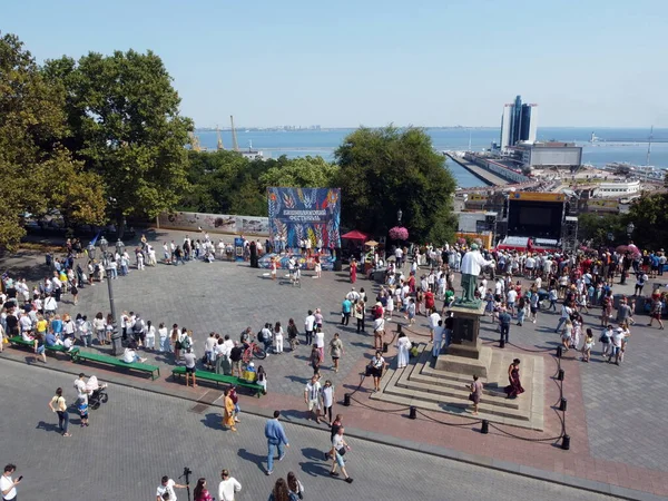 Vishyvank Festival Duke Měl Sobě Vyšívanou Košili Stovky Lidí Oblečených — Stock fotografie