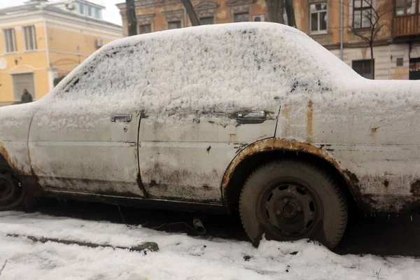 Carros Cobertos Com Uma Camada Neve — Fotografia de Stock