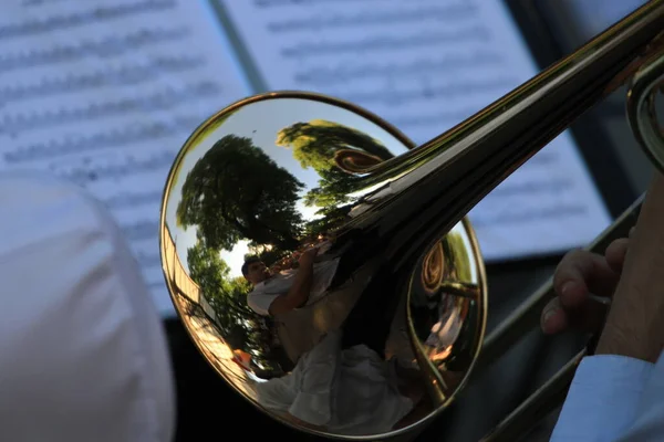 Benefizkonzert Zugunsten Der Streitkräfte Der Ukraine Ein Musiker Spielt Trompete — Stockfoto
