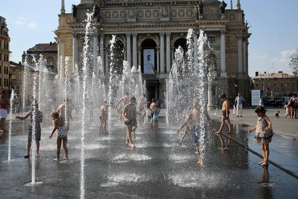 Lviv Ukraine June 2022 Children Bathe Fountain Building Lviv National — Fotografia de Stock