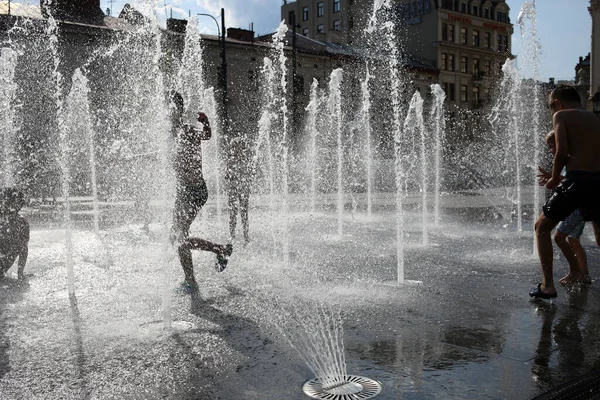 Lviv Ukraine June 2022 Children Bathe Fountain Building Lviv National —  Fotos de Stock