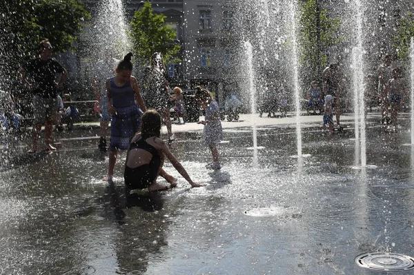 Lviv Ukraine June 2022 Children Bathe Fountain Building Lviv National — Fotografia de Stock