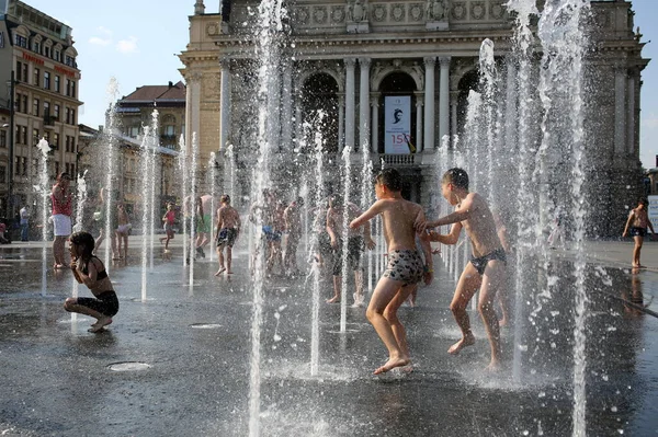 Lviv Ukraine June 2022 Children Bathe Fountain Building Lviv National —  Fotos de Stock