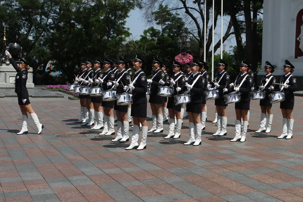 Odessa Ukrayna Haziran 2021 Polis Orkestrası Sahne Alıyor Kız Polisi — Stok fotoğraf