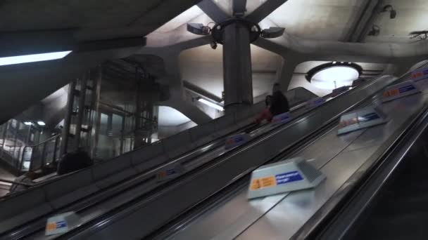 Going Escalator Westminster Station London Looking Ceiling — Stock Video