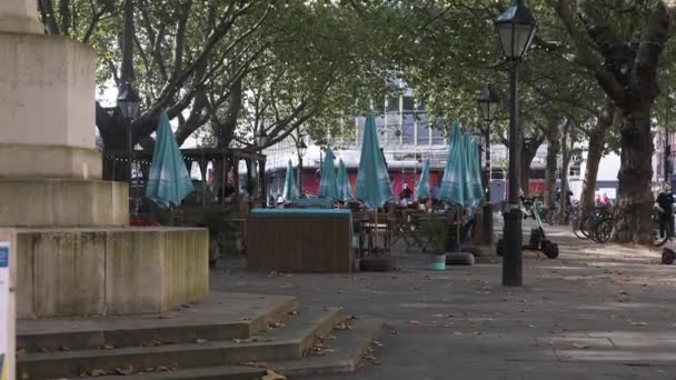 Tables Manger Chaises Extérieures Vides Sloane Square Près Fontaine Vénus — Video