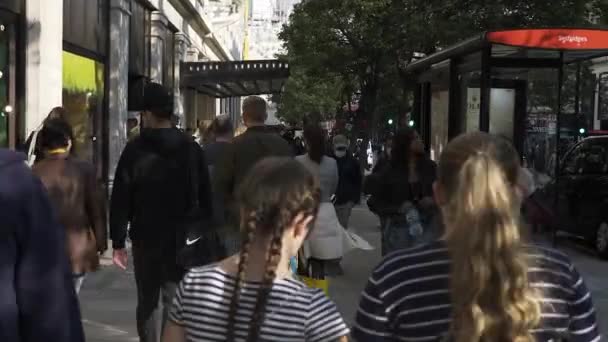 Pov Περπάτημα Κατά Μήκος Πολυσύχναστη Oxford Street Στο Λονδίνο Στις — Αρχείο Βίντεο