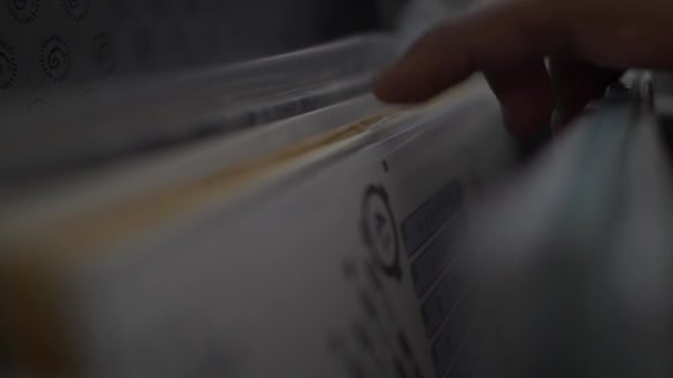 Close Shot Djs Fingers Carefully Browses His Collection Albums Looking — Vídeo de Stock