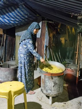 Maldivler sokak yemekleri, Müslüman kadınlar köri pilavı