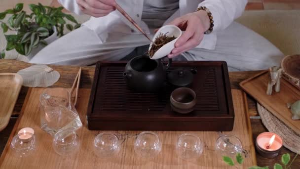 Prachtige Chinese theeceremonie met kaarsen en decoratie — Stockvideo