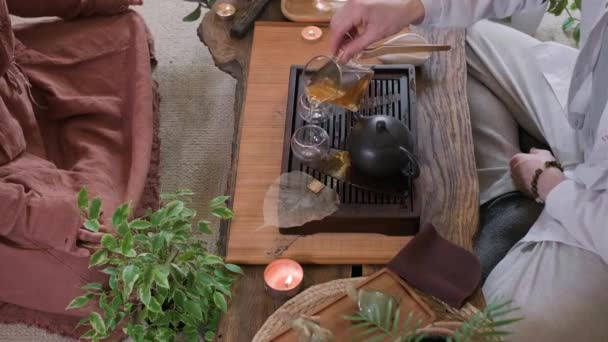 Krásný čínský čajový obřad se svíčkou a dekorací — Stock video