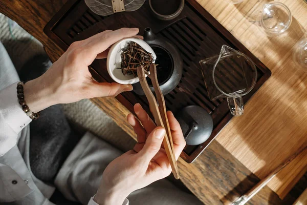 Прекрасная традиционная китайская чайная церемония Гон Фу Ча — стоковое фото