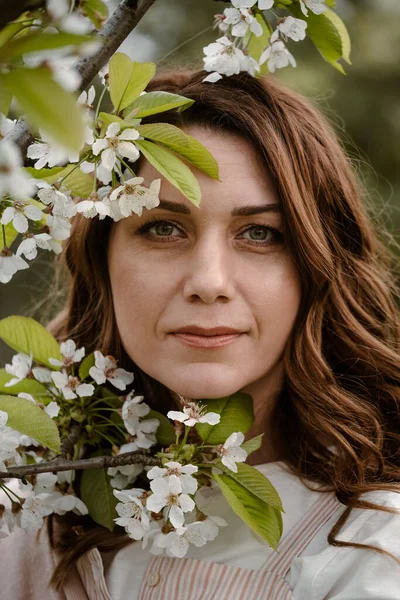 Beautiful Happy Young Woman Enjoying Flowers Smelling Blossom Tree Spring — Fotografia de Stock