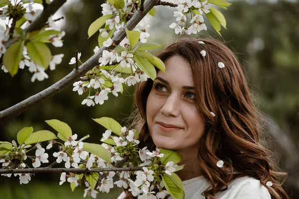 Beautiful Happy Young Woman Enjoying Flowers Smelling Blossom Tree Spring — Fotografia de Stock