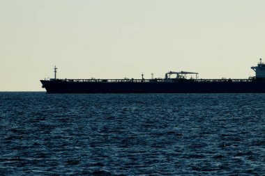 Uzun kargo gemisi - petrol tankeri - okyanus kirliliği