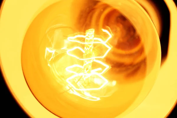 Sarı ve kırmızı soyut kıvılcımlar ve gölgeler çözünür