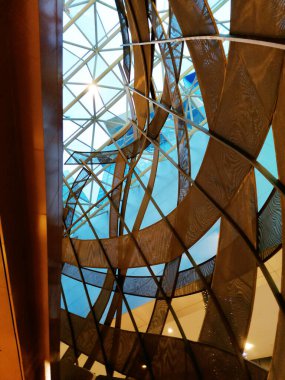 Fütürist soyut metal yapısı