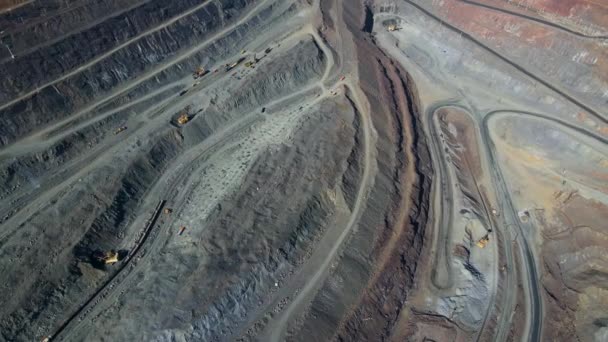 Steinbruch Tagebau Riesige Eisenerzmine Große Steinbruch Drohne Fliegt Über Die — Stockvideo